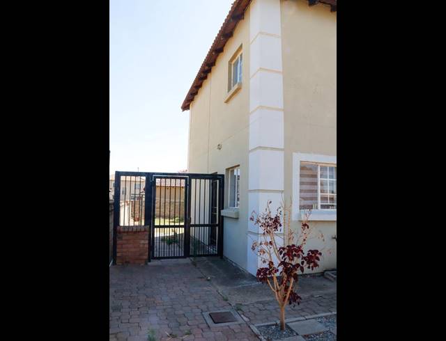 4 BEDROOM HOUSE FOR SALE IN NKWE COUNTRY ESTATE